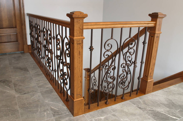 dřevo schodiště newel zábradlí schodiště domácí interiér klasický Viktoriánský styl - Fotografie, Obrázek