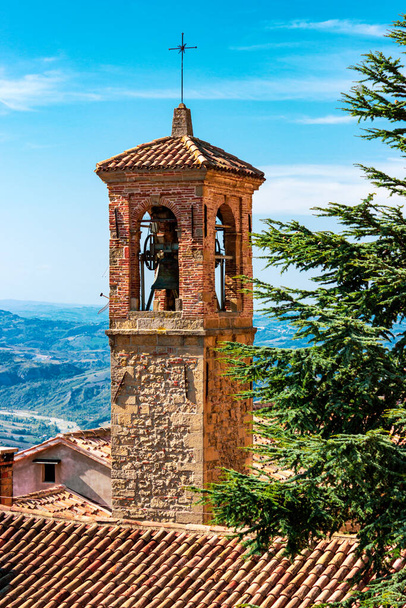 Bell Tower da Igreja de São Francisco, San Marino - Foto, Imagem