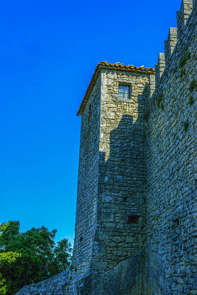 サンマリノの古代の石造りの要塞 - 写真・画像