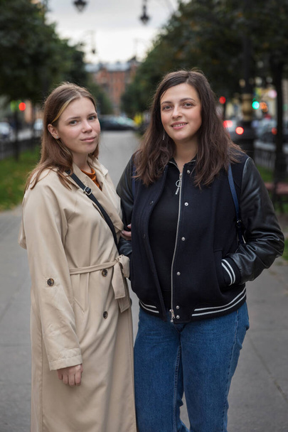 two girls on a walk in the city. - Фото, зображення