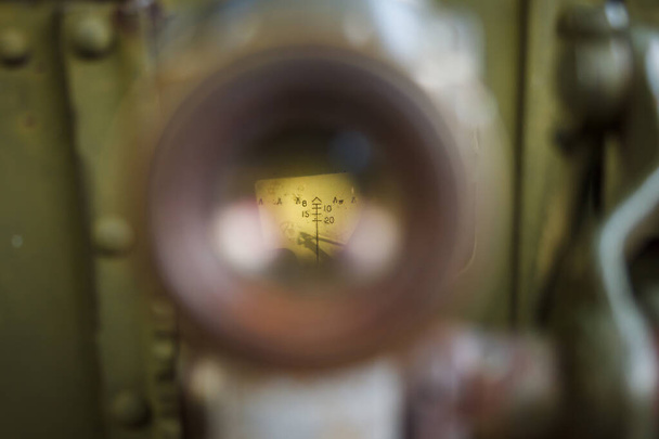 Valokuvan kautta optinen näky Neuvostoliiton vanha tykistö ase. Toisen maailmansodan aikana. Matala syvyys kentän (DOF) - Valokuva, kuva