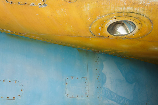 Egy katonai repülőgép fényszórója. Tervezési elemek és részletek a régi szovjet sugárhajtású bombázó. - Fotó, kép