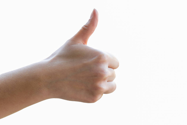 Молодые женщины рука показывает большие пальцы вверх знак, как, изолированные на белом фоне . - Фото, изображение