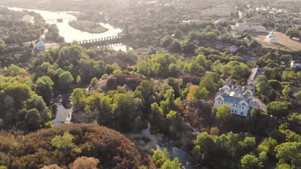Letecký snímek Korsun-Shevchenkivsky Historické a kulturní rezervace. Palác Lopuchins-Demidovs, Ukrajina, Kyjevská oblast - Záběry, video