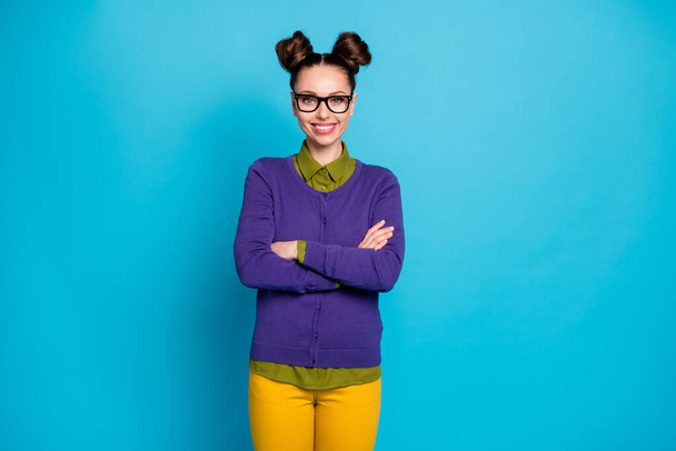 Portrait of her she nice attractive pretty lovely smart cheerful cheery girl geek folded arms isolated on bright vivid shine vibrant blue green teal turquoise color background - Fotó, kép