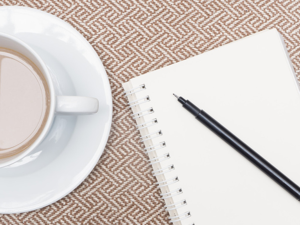 filiżankę kawy i notebooków - Zdjęcie, obraz