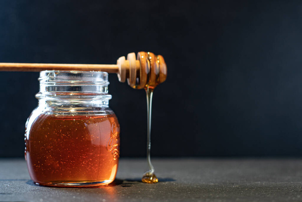 мед свіжий солодкий ласощі налити або приготувати десертну страву на столі смачна порція розміру частина вид зверху копіює простір для тексту харчування фону сільського
 - Фото, зображення