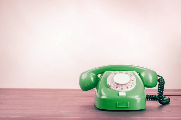 Antiguo teléfono de línea verde - Foto, Imagen