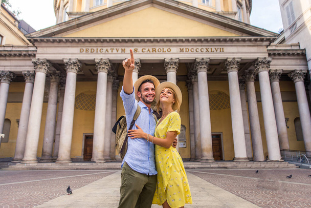 Beautiful couple of lovers sightseeing a famous landmark - Playful tourists visiting a famous european city - Fotoğraf, Görsel