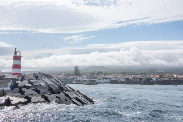 Caminhe pelo arquipélago dos Açores. Descoberta da ilha do Pico, Açores. Portugal. Madalena.
 - Foto, Imagem