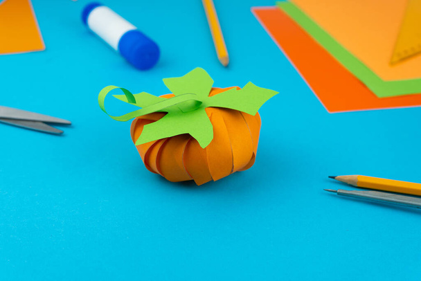 Step 9. Step by step instructions on how to make a pumpkin from colored paper or cardboard. Do it yourself. Glue, a ruler, compasses, scissors. A DIY craft for children. Decoration for the Halloween - 写真・画像