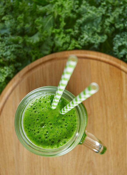 kale juice in a glass jar - 写真・画像