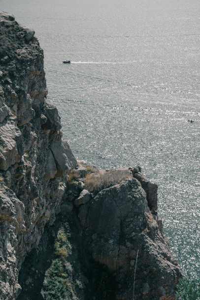 Huge cliff and sea on the back. Mountain sea rock landscape. - Фото, зображення