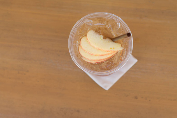 Té de manzana helado para bebida de verano. - Foto, Imagen