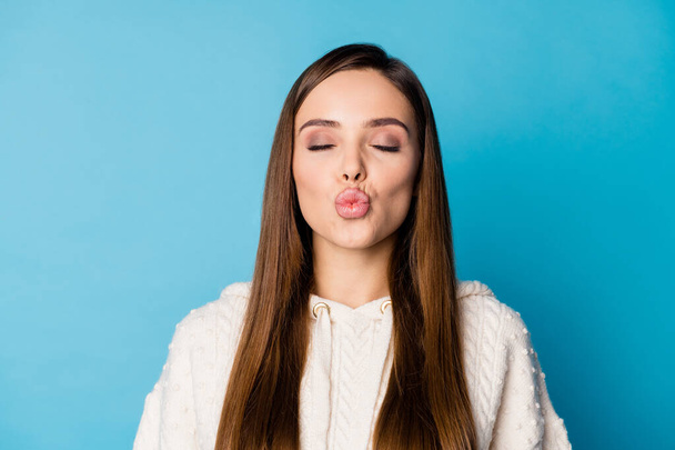 Close-up portrait of her she nice-looking attractive lovely lovable cute sweet tender straight-haired girl sending air kiss isolated on bright vivid shine vibrant blue color background - Foto, Imagem