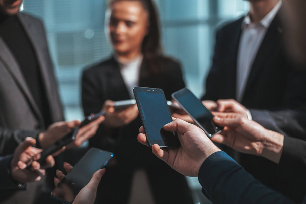 group of young business people with smartphones standing in a circle - Foto, immagini