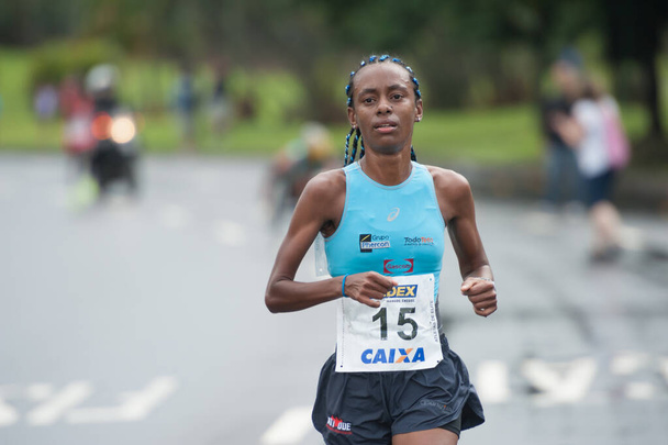 Rio de Janeiro, Brazil - August 18 2013: Athetes of the International half marathon of Rio de Janeiro - Valokuva, kuva