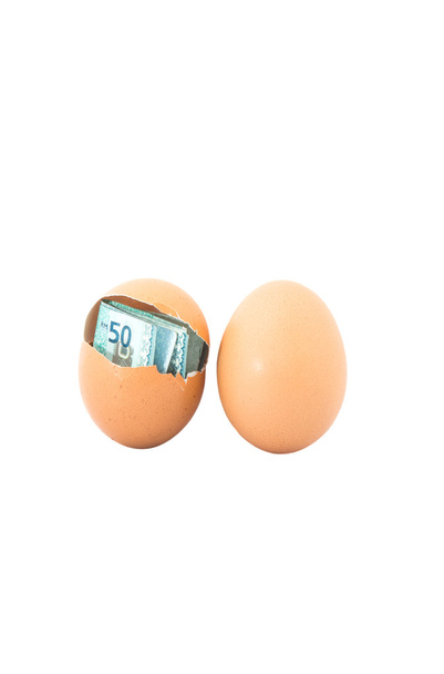 bankbiljetten binnen eieren - Foto, afbeelding