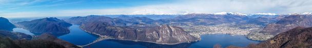 vue grand angle sur le lac de Lugano et les Alpes. - Photo, image
