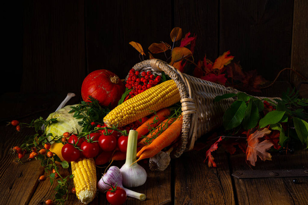 Piękny jesienny róg obfitości z warzywami - Zdjęcie, obraz
