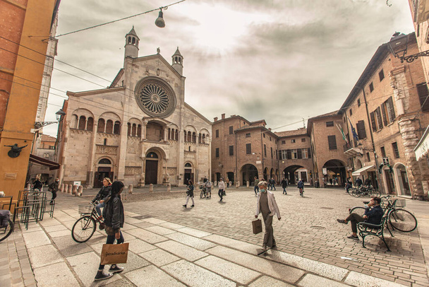 MODENA, ITALY 1 OCTOBER 2020: Modena's cathedral in the historiacl city center - 写真・画像