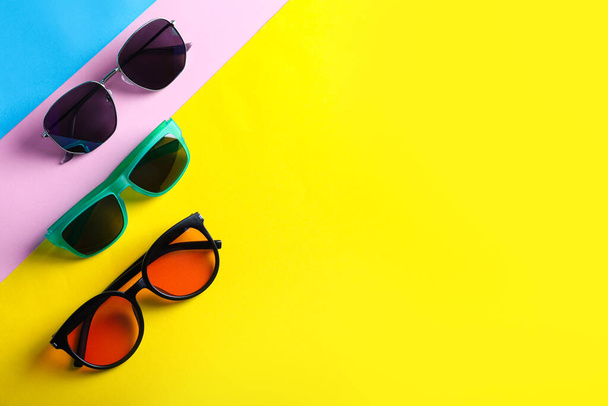 Many stylish sunglasses on color background, flat lay. Space for text - Foto, Imagem