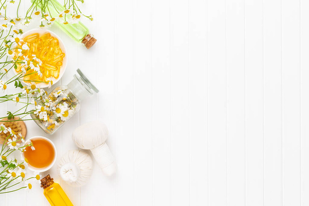 Composition aromatherapy with natural cosmetics and chamomile flowers on light background. - Φωτογραφία, εικόνα