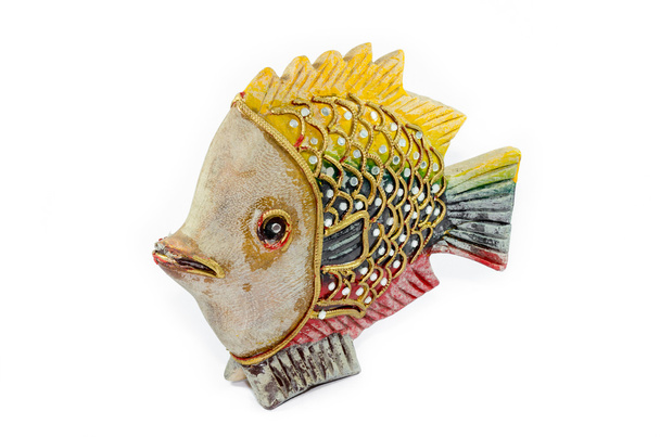 Дерев'яна риба різьблення ізольована на білому тлі
 - Фото, зображення