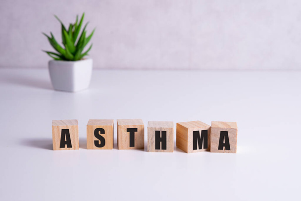 Word Asthma made with wood building blocks - Φωτογραφία, εικόνα