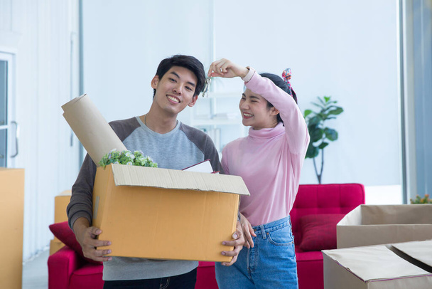 Newly married couples are setting up and decorating their new home. Moving to a new home. - Photo, Image