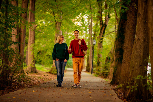 Beautiful woman,blonde,middle-aged,with a teenage son walking in the Park,a beautiful autumn day - Foto, immagini