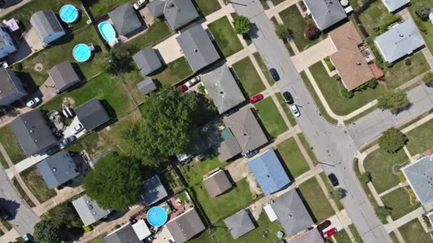 Paisagem sazonal panorâmica de cima vista aérea de uma pequena cidade no campo Cleveland Ohio US - Filmagem, Vídeo