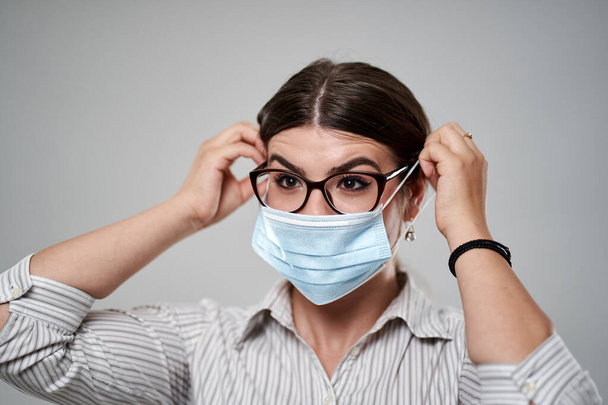 Businesswoman with protective face mask against covid-19 coronavirus - Photo, image