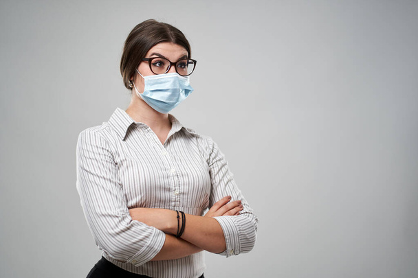 Businesswoman with protective face mask against covid-19 coronavirus - Φωτογραφία, εικόνα