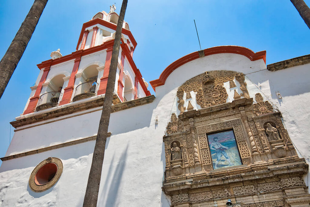 Iglesias pintorescas de Tlaquepaque en un centro histórico histórico de la ciudad - Foto, Imagen