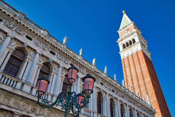 Venedik 'teki tarihi Saint Marco Meydanı - Fotoğraf, Görsel