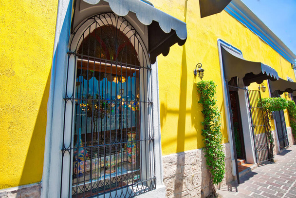 Tlaquepaque malownicze ulice w szczycie sezonu turystycznego - Zdjęcie, obraz