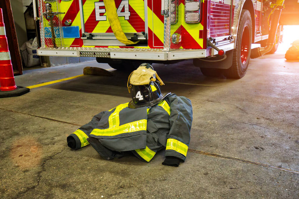 Boston - Jednolity widok wewnętrzny strażaków  - Zdjęcie, obraz