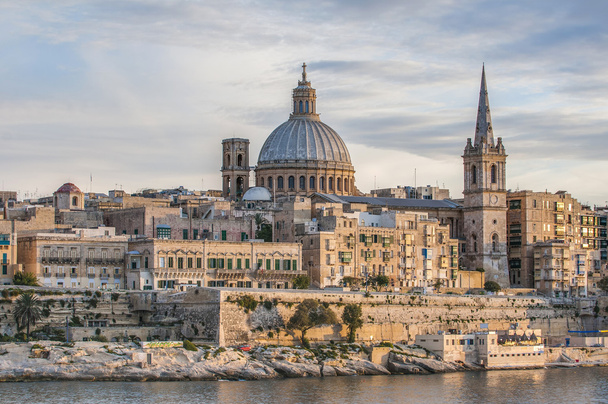 Valletta kust skyline weergave, malta - Foto, afbeelding