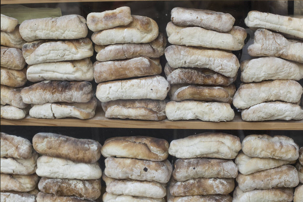 Hromada rustikálních baget v pekárně - Fotografie, Obrázek