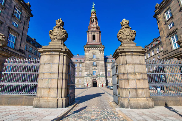 コペンハーゲンのランドマーククリスチャンボーグ宮殿 - 写真・画像