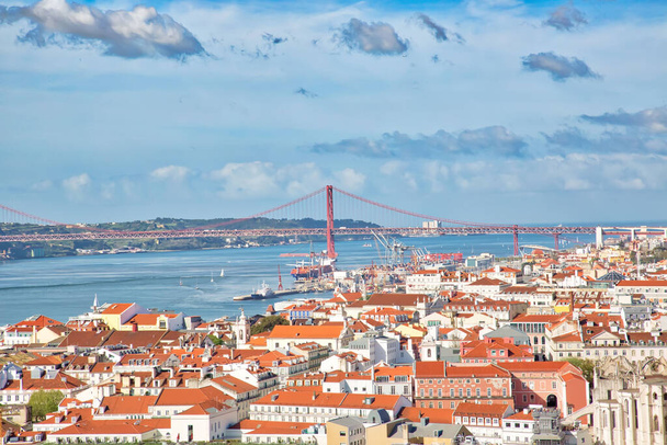 Vistas panorámicas panorámicas de Lisboa desde el mirador del Castillo de San Jorge (Sao Jorge) - Foto, Imagen