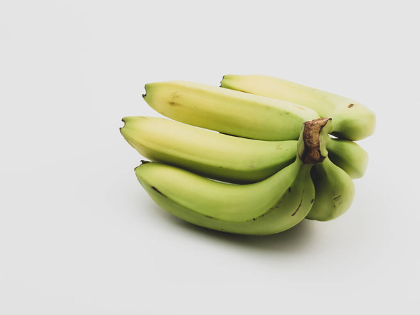 Zbliżenie ujęcie świeżego banana odizolowanego na białym tle - Zdjęcie, obraz