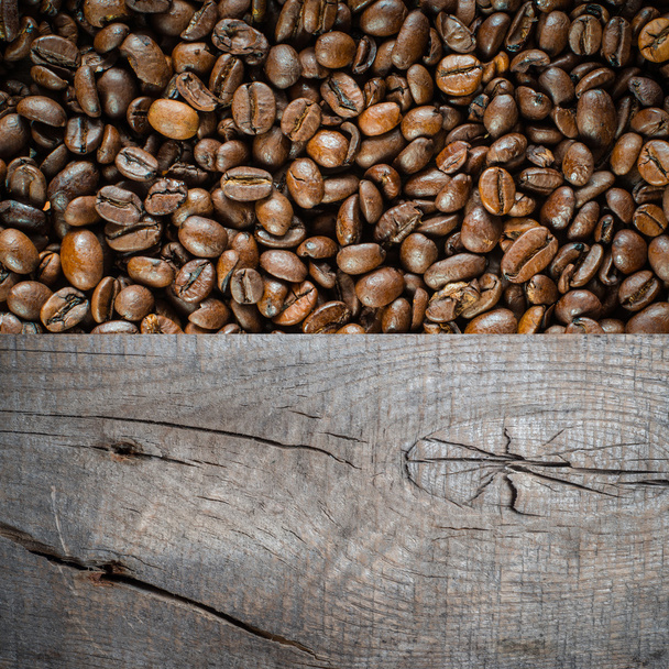 Grano de café con tablón de madera
 - Foto, Imagen