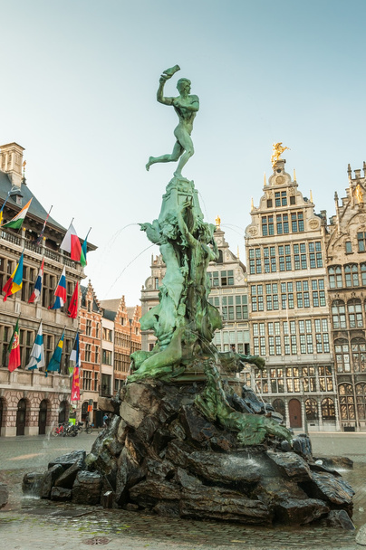 Antwerp's city hall with the Brabo fountain on the Great Market - Fotoğraf, Görsel
