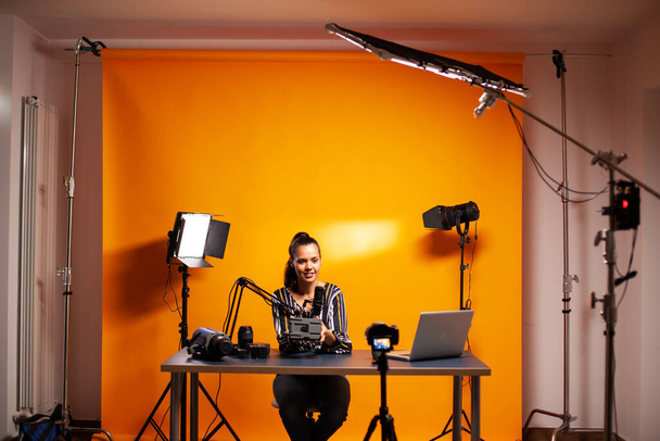 Equipo de videografía en estudio en casa - Foto, imagen