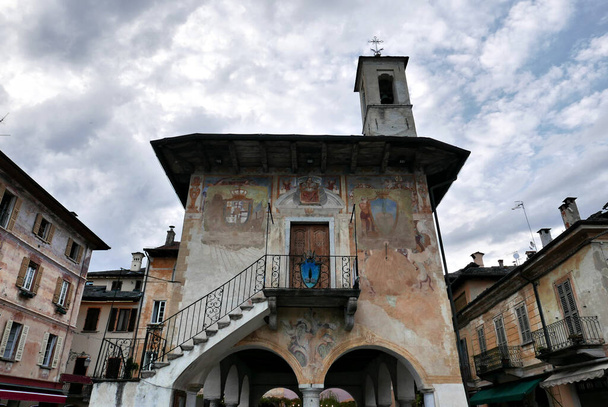 Oud gemeentehuis Palazzotto in Orta, Piemonte, Italië - Foto, afbeelding