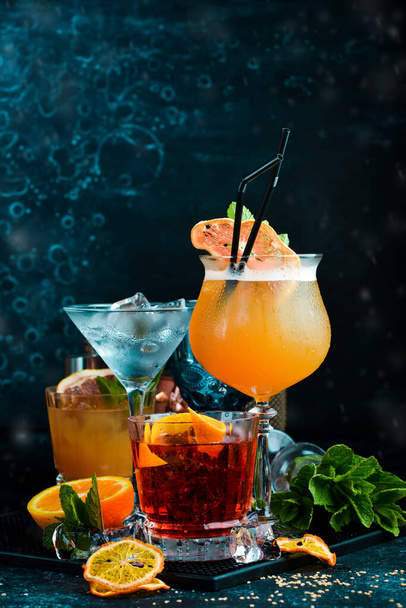 Set of colored cocktails in glasses at the bar. Menu bar. Alcohol. - Foto, Imagen