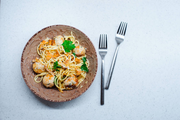 tasty italian homemade pasta with chanterelles, turkey meat balls and creamy sauce - Φωτογραφία, εικόνα