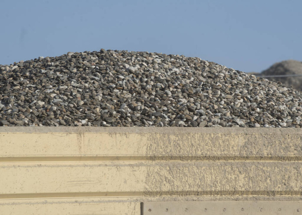 добыча песка и гравия для строительной отрасли - Фото, изображение